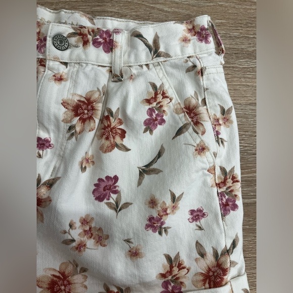 American Eagle High Rise Floral Mom shorts women’s size 8 - Picture 4 of 6
